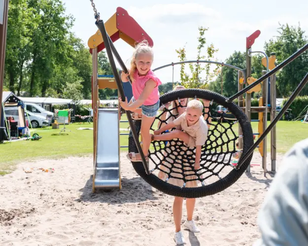 Holland Campings_Ferienpark_De Zandstuve_Kinder spielen